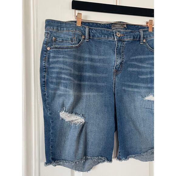Torrid Vintage Stretch Denim Jean Mid-Rise Shorts Sz. 26 - Picture 3 of 8